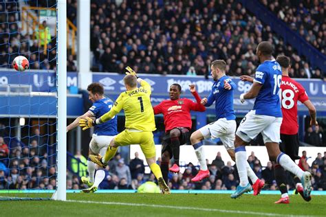 Premier League: Everton's Late Loss To Man Utd