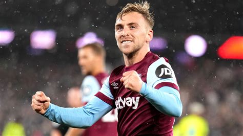 West Ham Edges Arsenal: Bowen Strikes